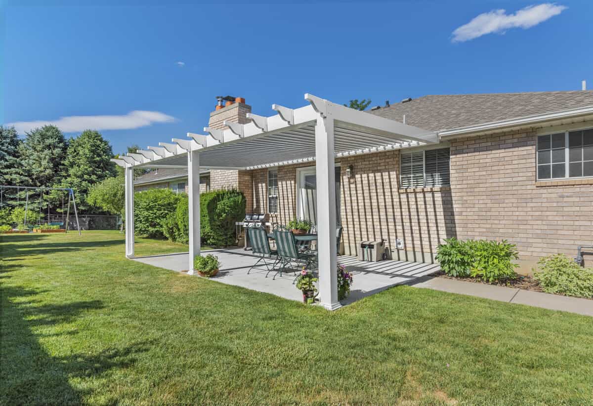 Dayton Louvered Shade Pergola Builder